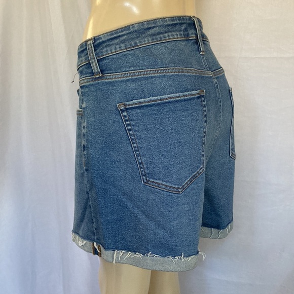 FINAL PRICE-AVA & VIV Jeans MIDI Shorts Women Size 18W Button Fly Cuff Hem NWOT - Picture 4 of 6